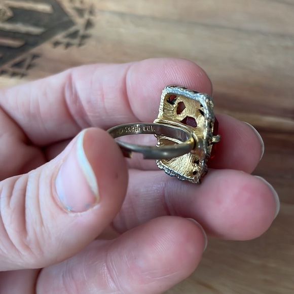 Sarah Coventry Gold toned adjustable ring - Picture 3 of 3